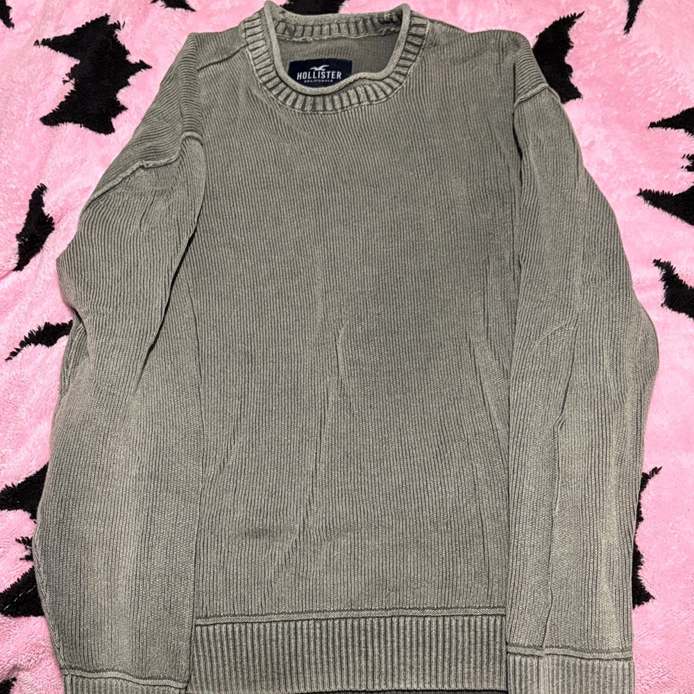 Hollister Men's Olive Crewneck Sweater
